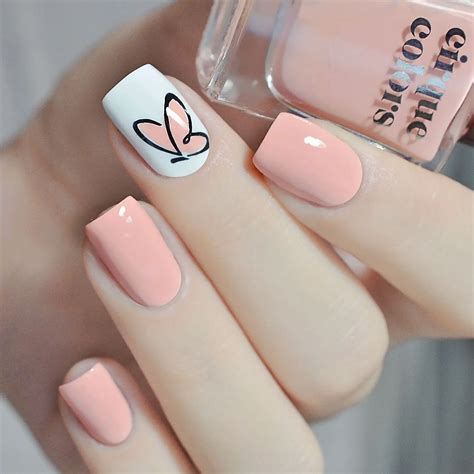 Diseños nude uñas